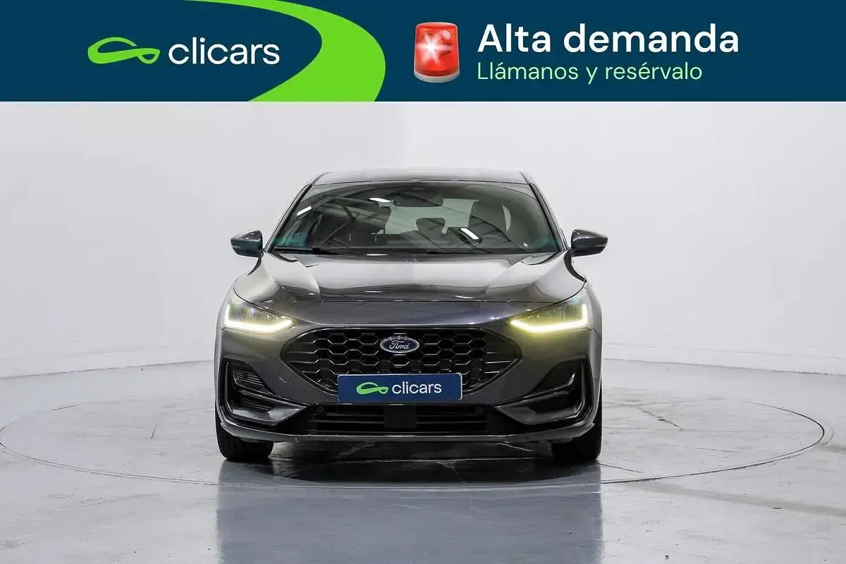 Usado Ford Focus ST-Line X 155 CV (114 kW) 2023 Gris Utilitario