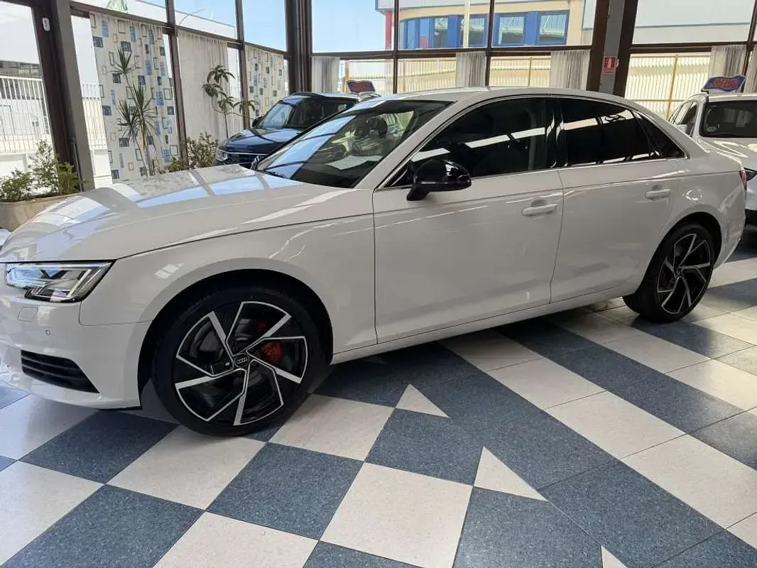 Usado Audi A4 Design 150 CV (110 kW) 2019 Blanco Berlina