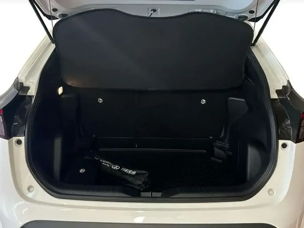 Usado Toyota Yaris Cross Active 116 CV (85 kW) 2023 Blanco SUV