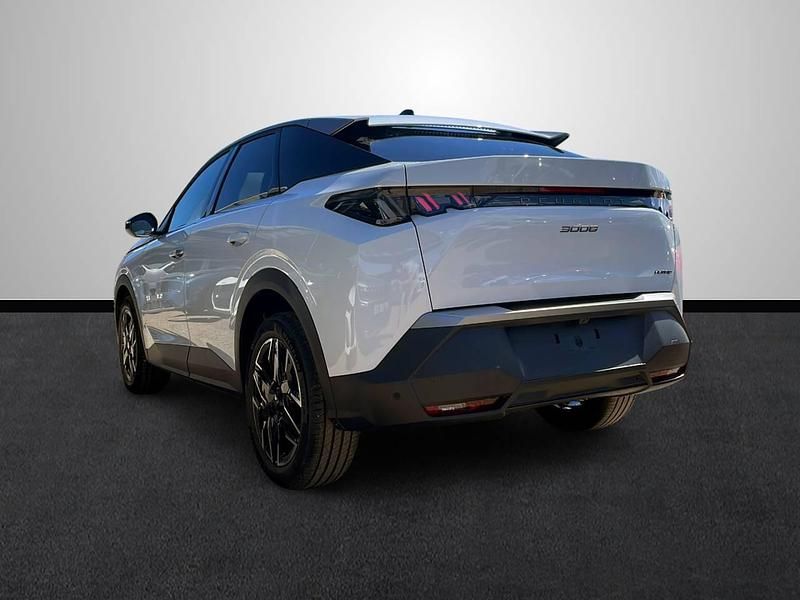 Usado Peugeot 3008 Allure 136 CV (100 kW) 2025 Blanco SUV