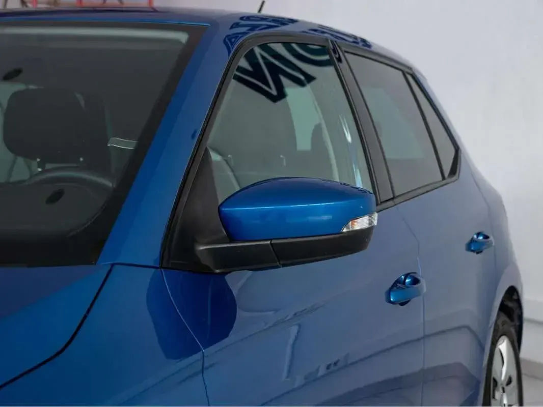 Usado Skoda Fabia 95 CV (69 kW) 2021 Azul Utilitario