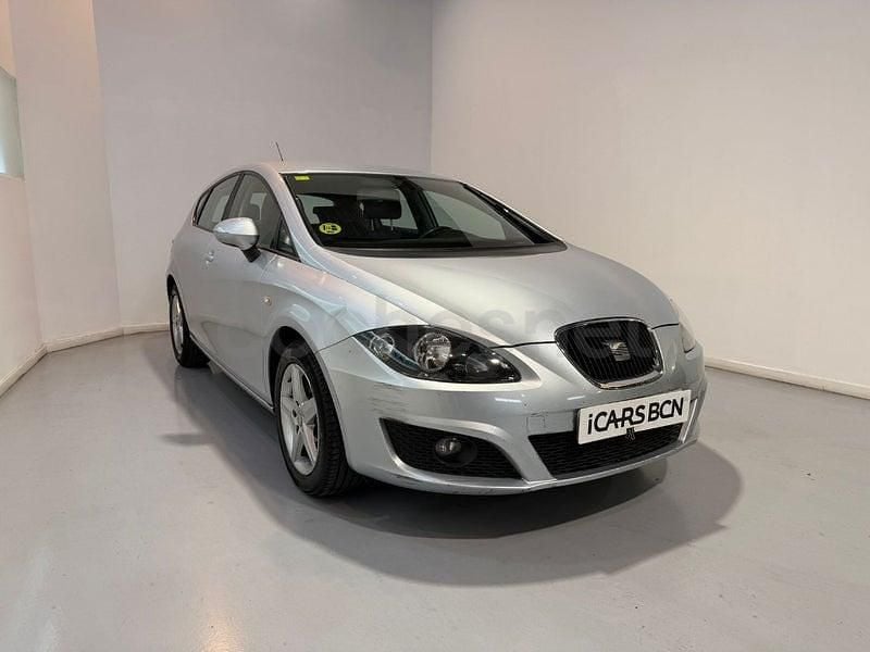 Usado Seat Leon Reference 90 CV (66 kW) 2011 Gris / plata Utilitario