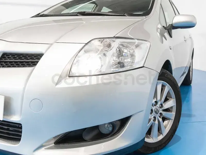 Usado Toyota Auris Luna 126 CV (92 kW) 2008 Gris / plata Utilitario