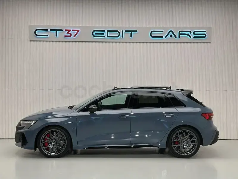 Nuevo Audi RS3 400 CV (294 kW) 2026 Gris / plata Berlina