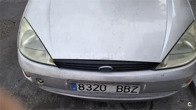 Usado Ford Focus Ambiente 90 CV (66 kW) 2000 Blanco Berlina
