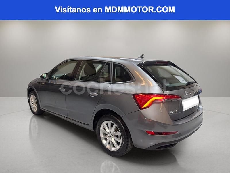 Usado Skoda 110 R Ambition 110 CV (80 kW) 2022 Gris / plata Berlina