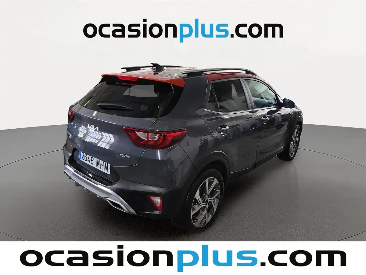 Usado Kia Stonic GT-Line 120 CV (88 kW) 2023 Gris SUV