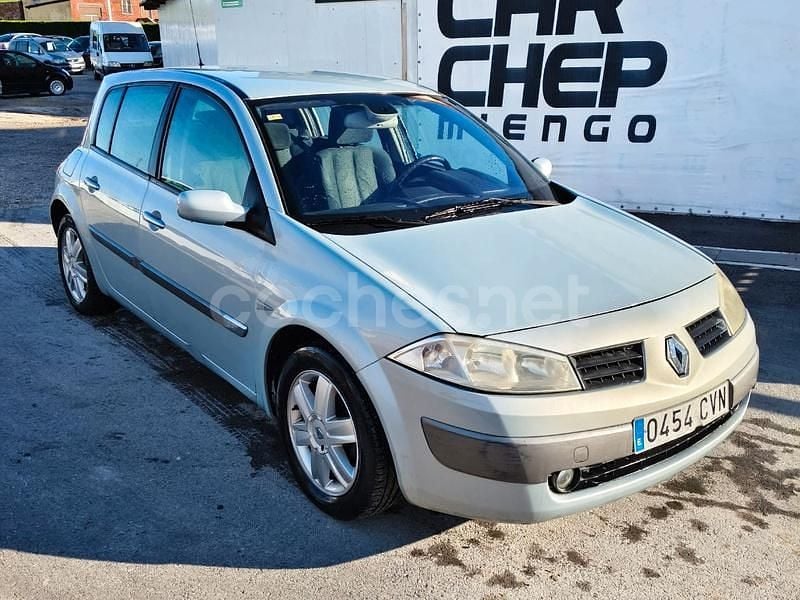 Usado Renault Mégane II Dynamique 100 CV (73 kW) 2004 Gris / plata Berlina
