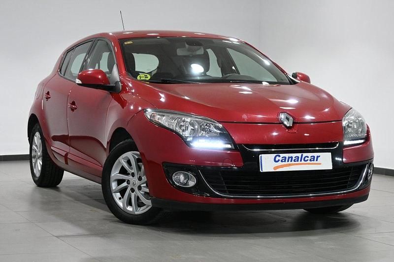 Usado Renault Mégane III Dynamique 110 CV (80 kW) 2013 Granate