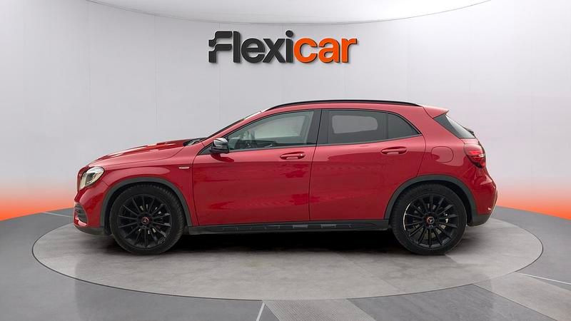 Usado Mercedes GLA180 122 CV (89 kW) 2020 Rojo SUV