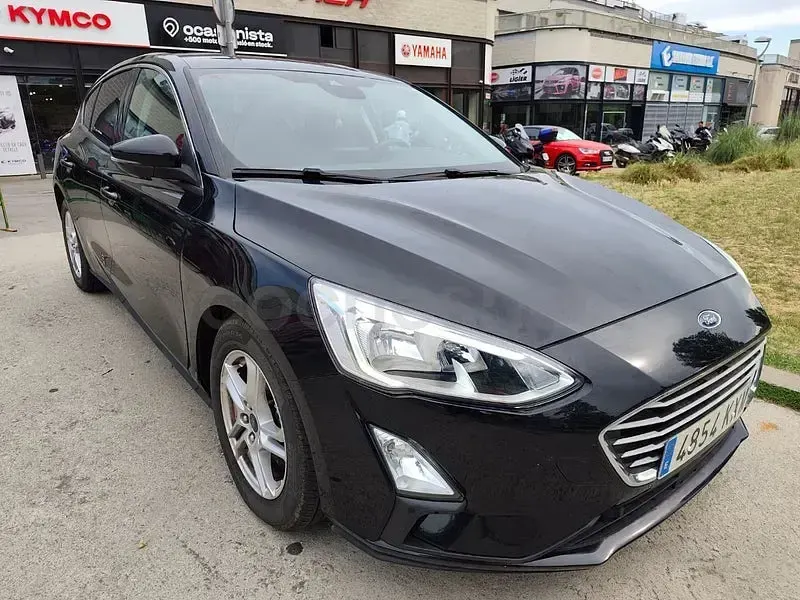 Usado Ford Focus Trend 120 CV (88 kW) 2019 Negro Berlina