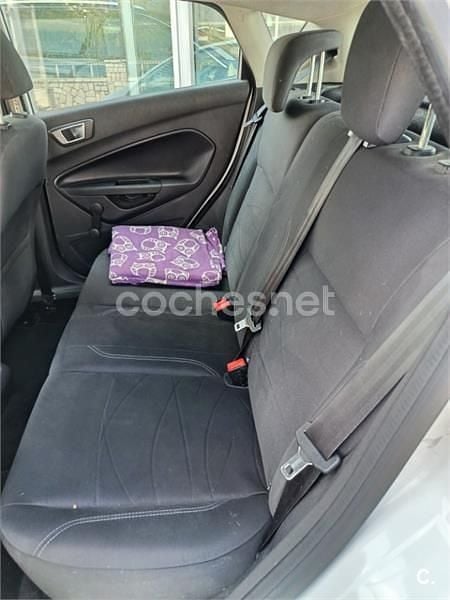 Usado Ford Fiesta Trend 100 CV (73 kW) 2016 Blanco Berlina