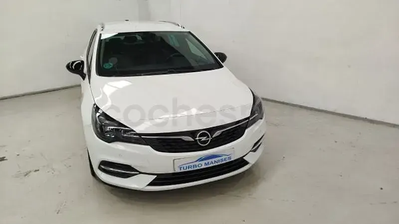 Usado Opel Astra Ultimate 145 CV (106 kW) 2021 Blanco Familiar