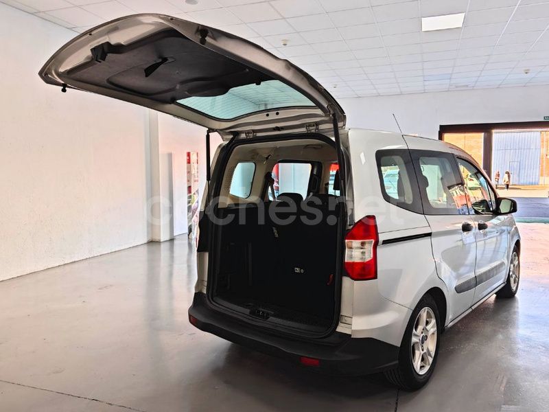 Usado Ford Tourneo Courier Trend 75 CV (55 kW) 2015 Gris / plata Monovolumen