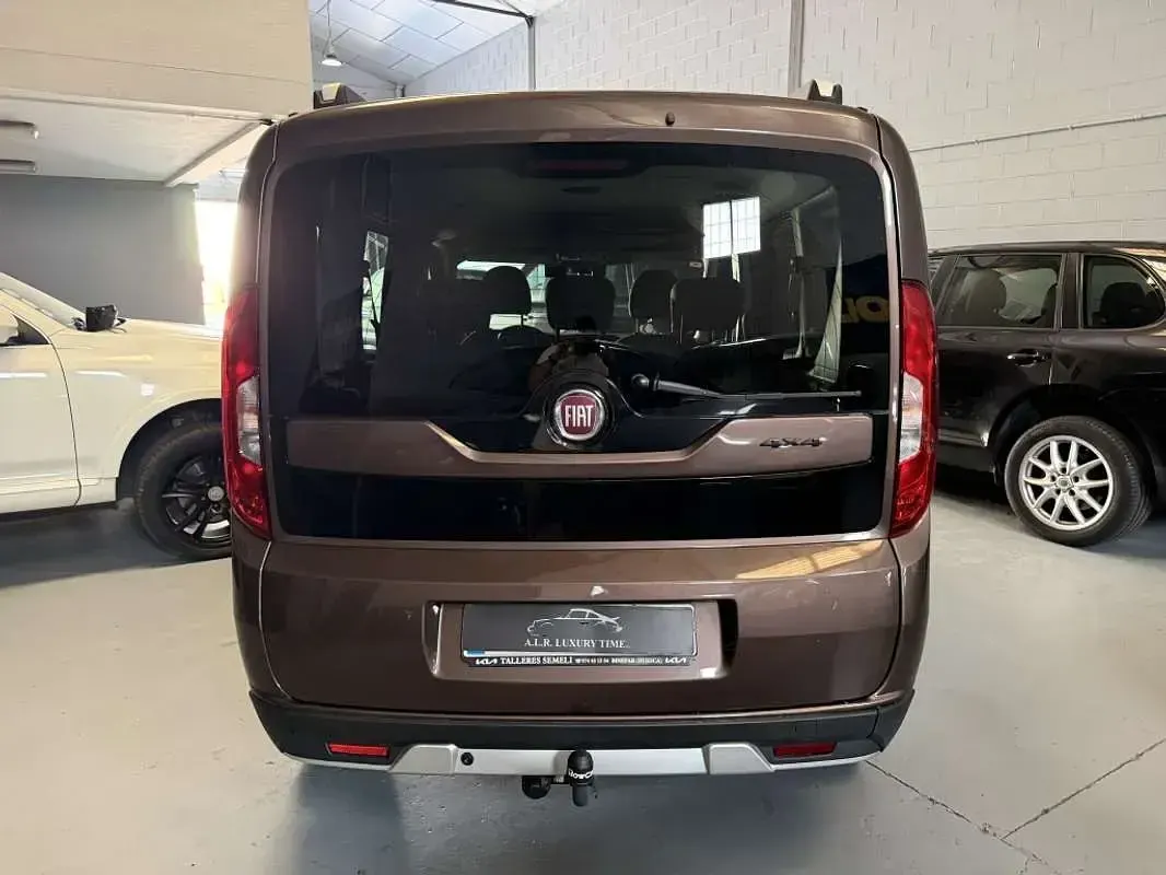 Usado Fiat Doblò Trekking 121 CV (88 kW) 2020 Marrón Monovolumen