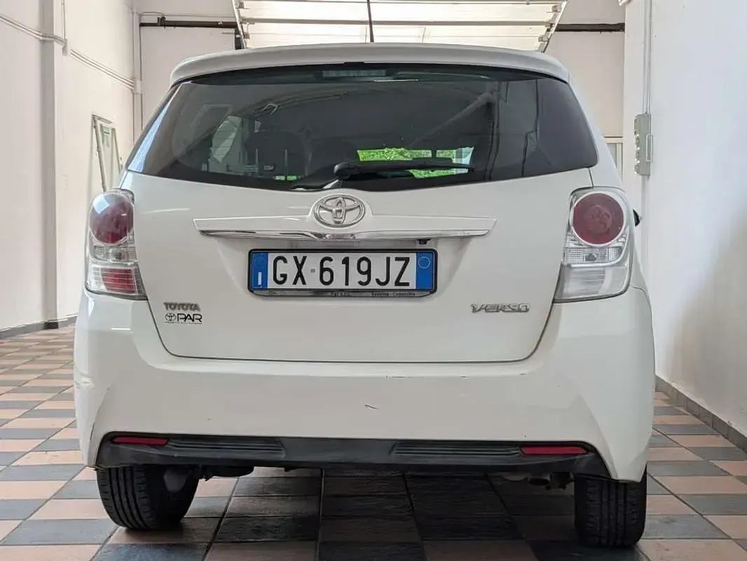 Usado Toyota Verso Advance 111 CV (81 kW) 2015 Blanco Monovolumen