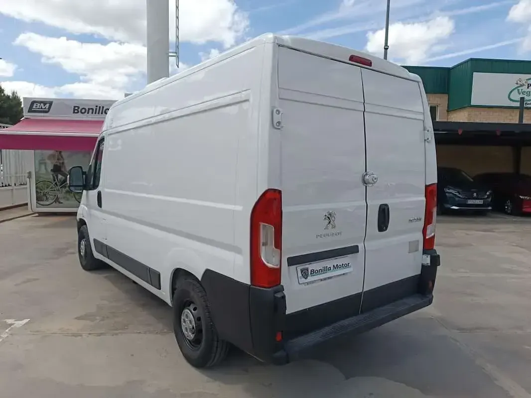 Usado Peugeot Boxer 140 CV (102 kW) 2022 Blanco Van