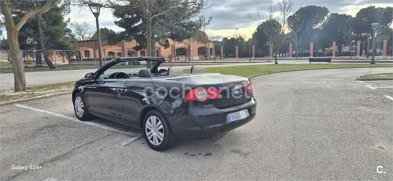 Usado VW Eos 140 CV (102 kW) 2008 Negro Descapotable