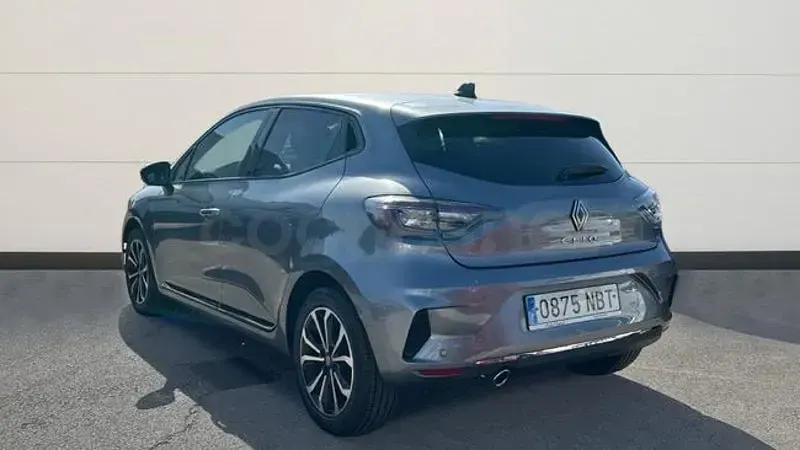 Usado Renault Clio V Techno 100 CV (73 kW) 2025 Gris / plata Berlina