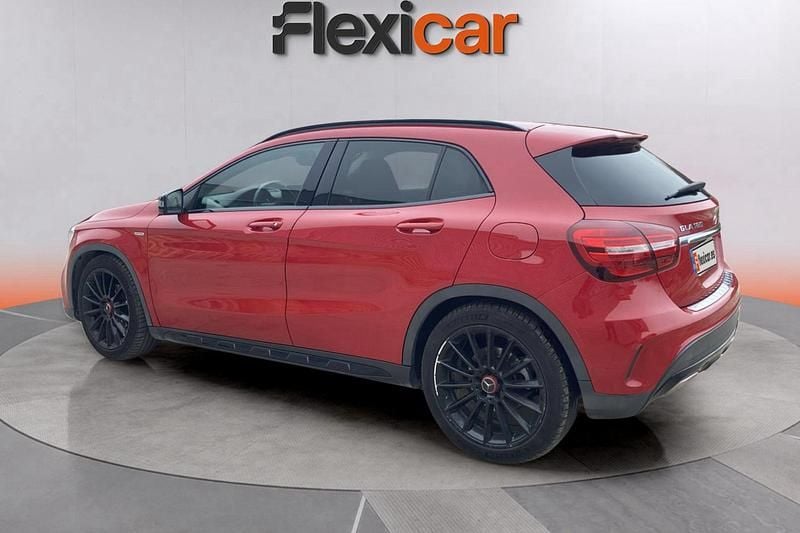 Usado Mercedes GLA180 122 CV (89 kW) 2020 Rojo SUV