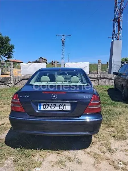 Usado Mercedes E320 Elegance 204 CV (150 kW) 2004 Azul Berlina