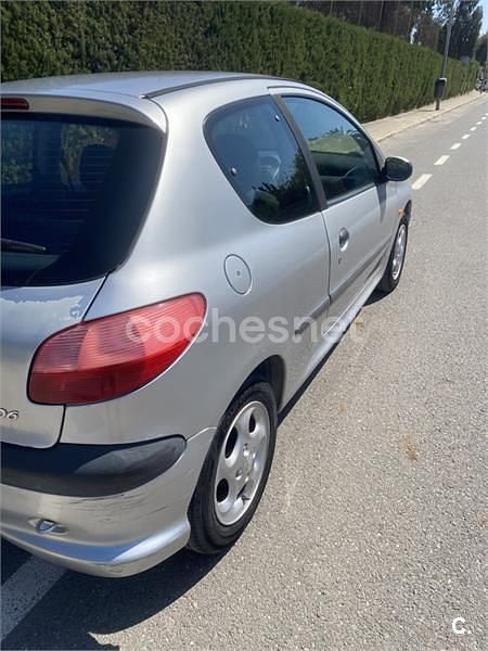 Usado Peugeot 206 75 CV (55 kW) 2000 Gris / plata Berlina