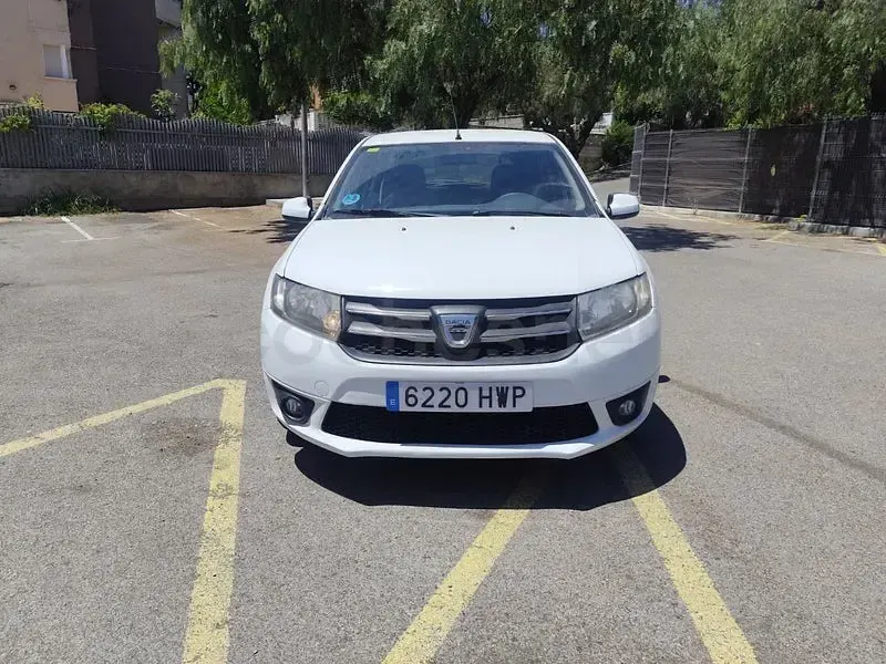 Usado Dacia Sandero Ambiance 75 CV (55 kW) 2015 Blanco Berlina