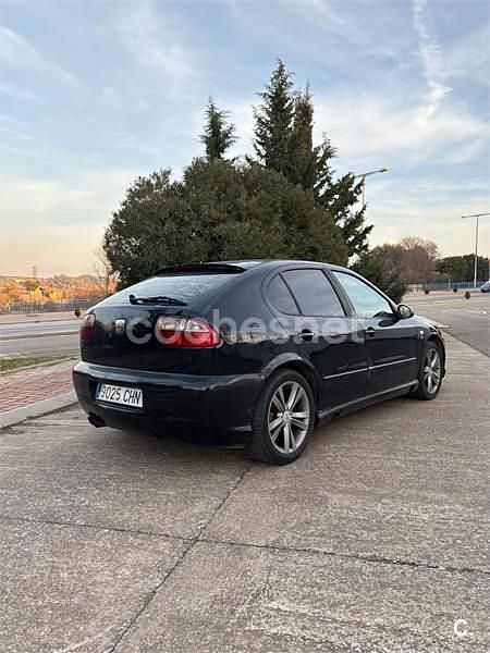 Negro Usado 2003 Seat Leon Sport Berlina | 4450 € (Un poco caro) - Imagen 1/4