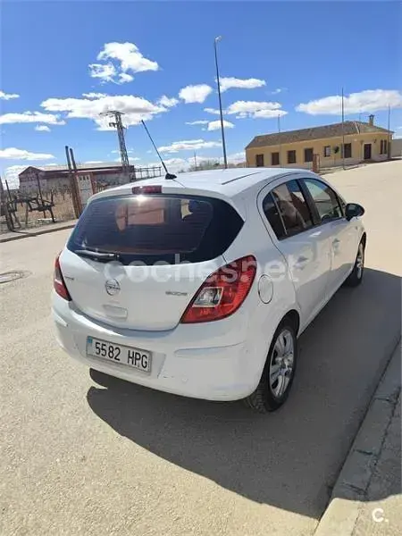 Usado Opel Corsa Selective 95 CV (69 kW) 2013 Blanco Utilitario