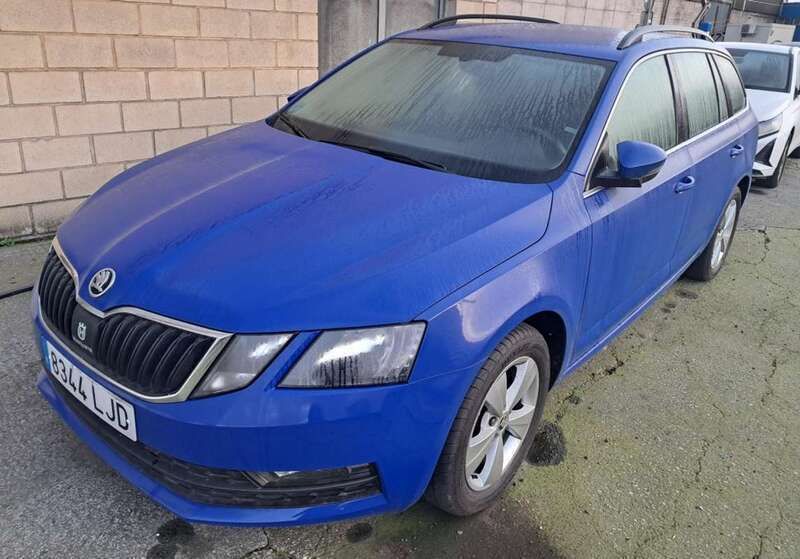 Azul Usado 2020 Skoda Octavia Ambition Familiar | 11.950 € (Precio justo) - Imagen 1/4