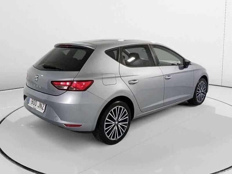 Usado Seat Leon Style 125 CV (91 kW) 2016 Gris Utilitario