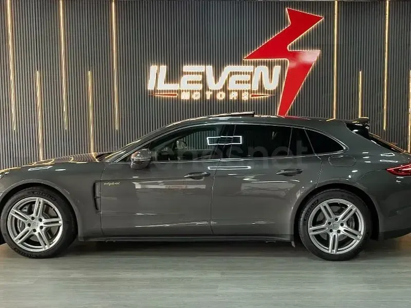 Usado Porsche Panamera 4 E-Hybrid Sport Turismo Sport Turismo 462 CV (339 kW) 2018 Gris / plata Familiar