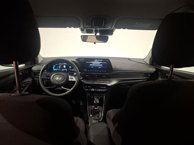 Usado Hyundai Bayon Blackline 100 CV (73 kW) 2025 Verde mangrove (techo negro) SUV
