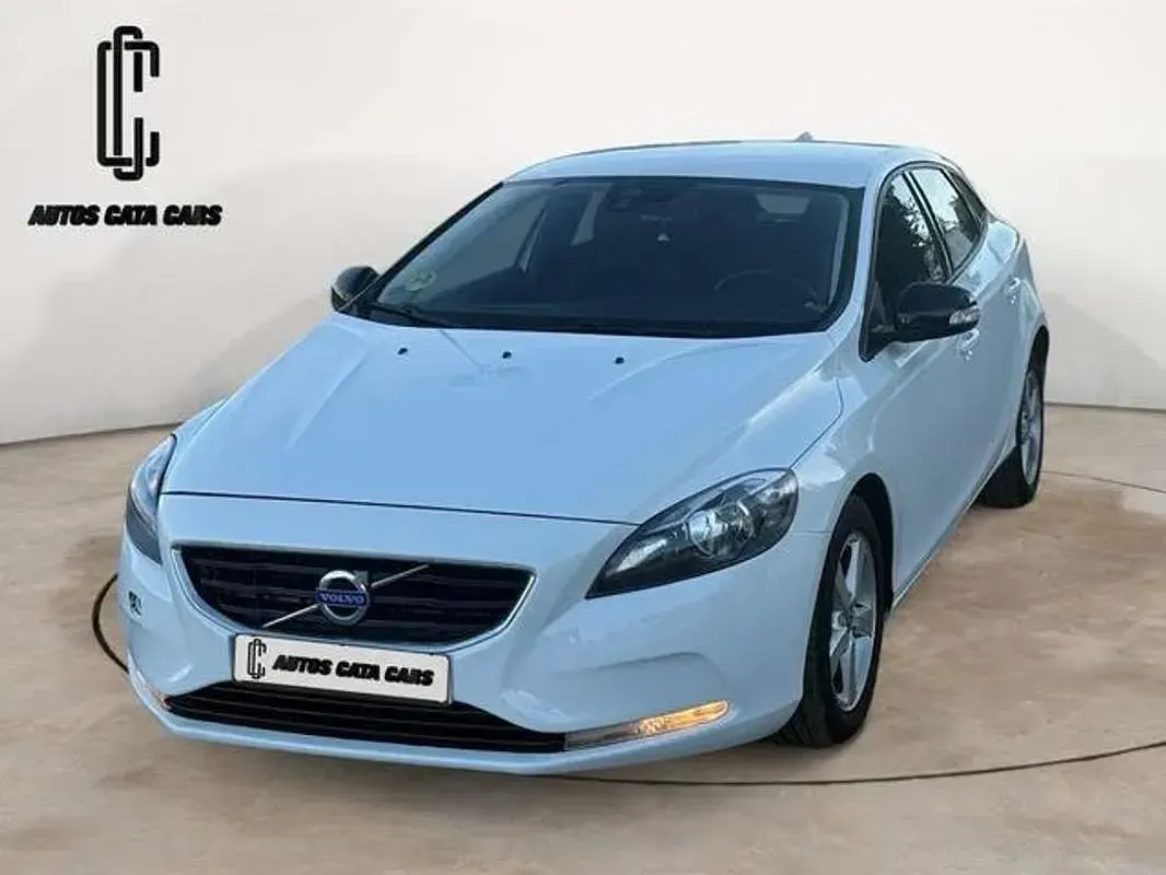 Usado Volvo V40 Kinetic 114 CV (83 kW) 2015 Blanco Utilitario