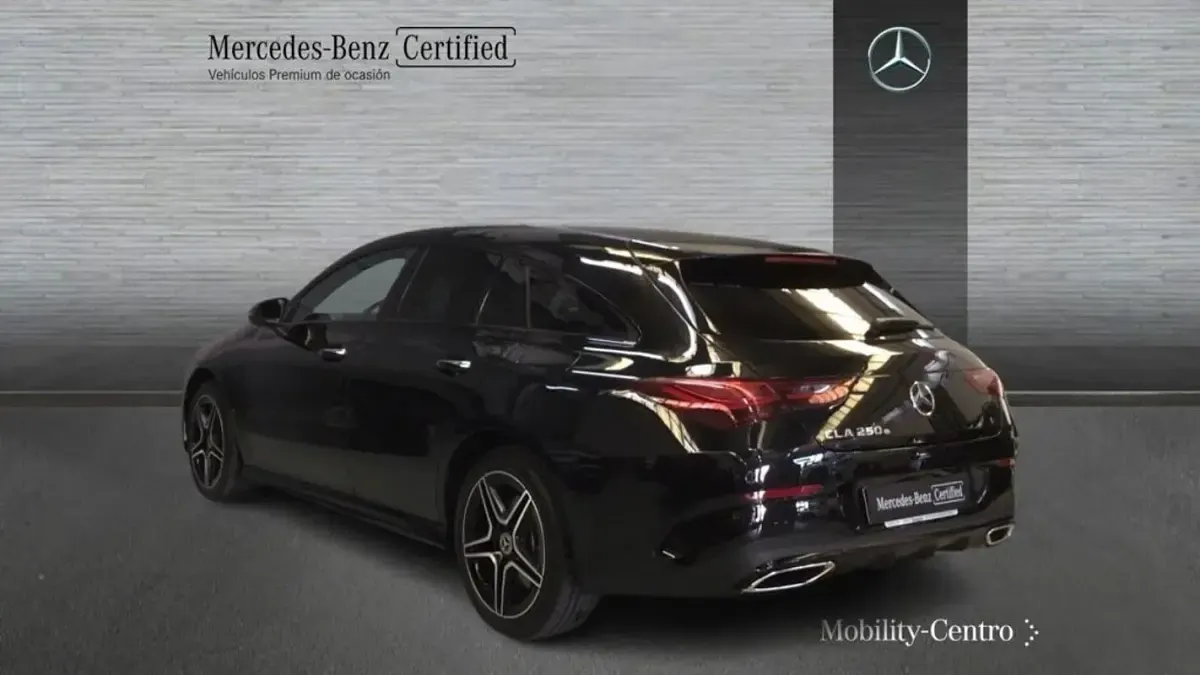 Usado Mercedes CLA250e AMG line 163 CV (119 kW) 2024 Kosmosblack  met. Coupe