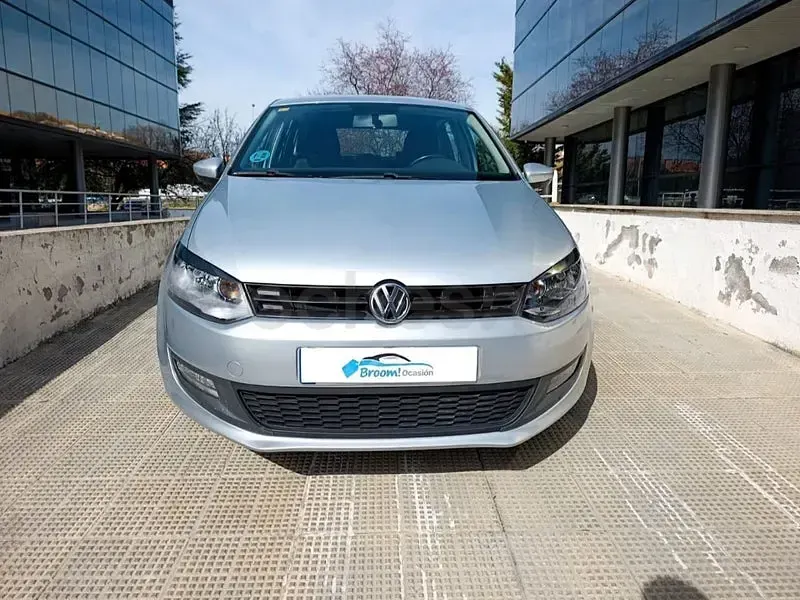 Usado VW Polo Advance 70 CV (51 kW) 2014 Gris / plata Berlina