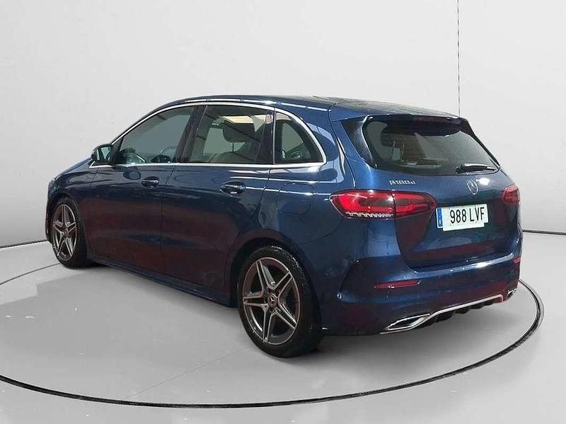 Usado Mercedes B180 AMG line 116 CV (85 kW) 2021 Azul Monovolumen