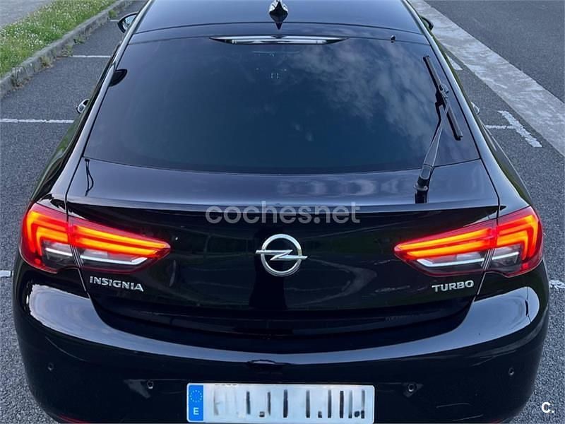 Usado Opel Insignia Selective 140 CV (102 kW) 2018 Negro Berlina