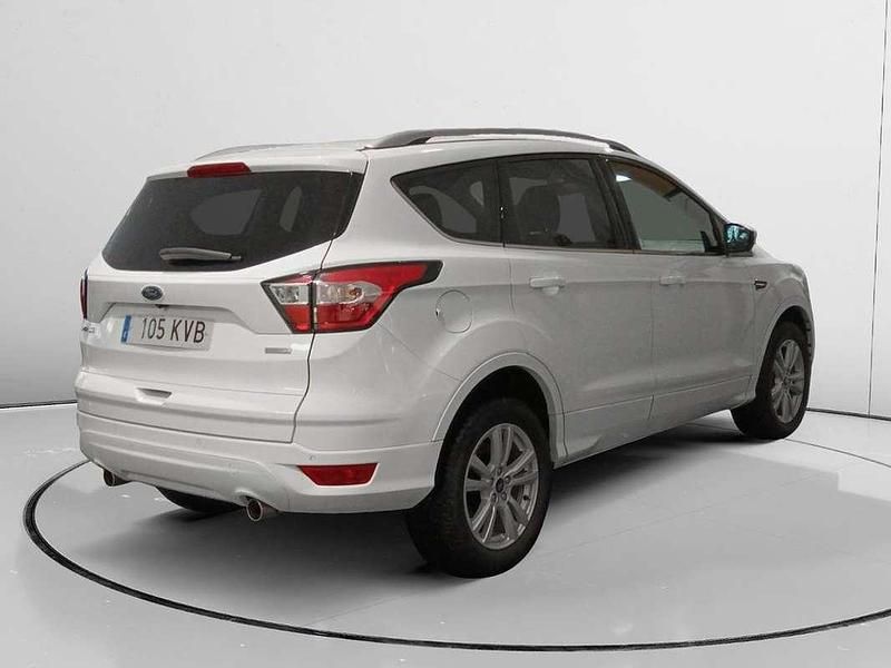 Usado Ford Kuga Trend 121 HP (88 kW) 2019 Branco SUV