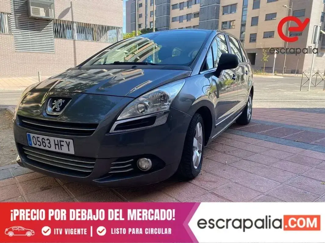Usado Peugeot 5008 Active 120 CV (88 kW) 2011 Negro Monovolumen
