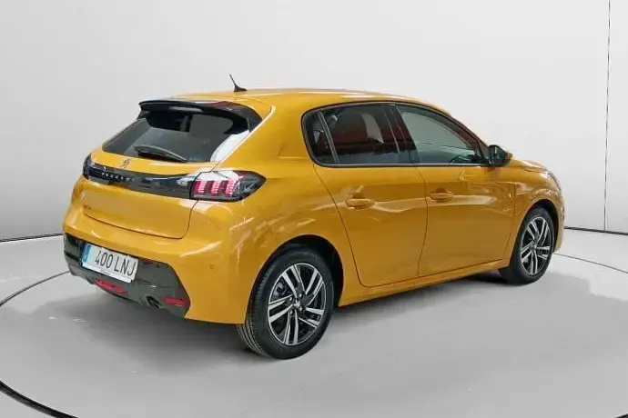 Usado Peugeot 208 Allure 100 CV (73 kW) 2021 Utilitario