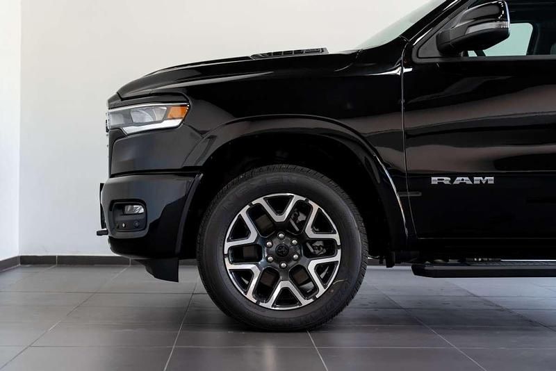 Usado RAM 1500 420 CV (308 kW) 2024 Negro Pickup/Camioneta