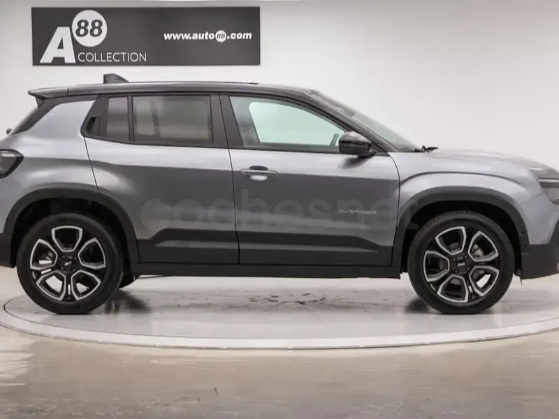 Usado Jeep Avenger Summit 100 CV (73 kW) 2023 Gris / plata SUV