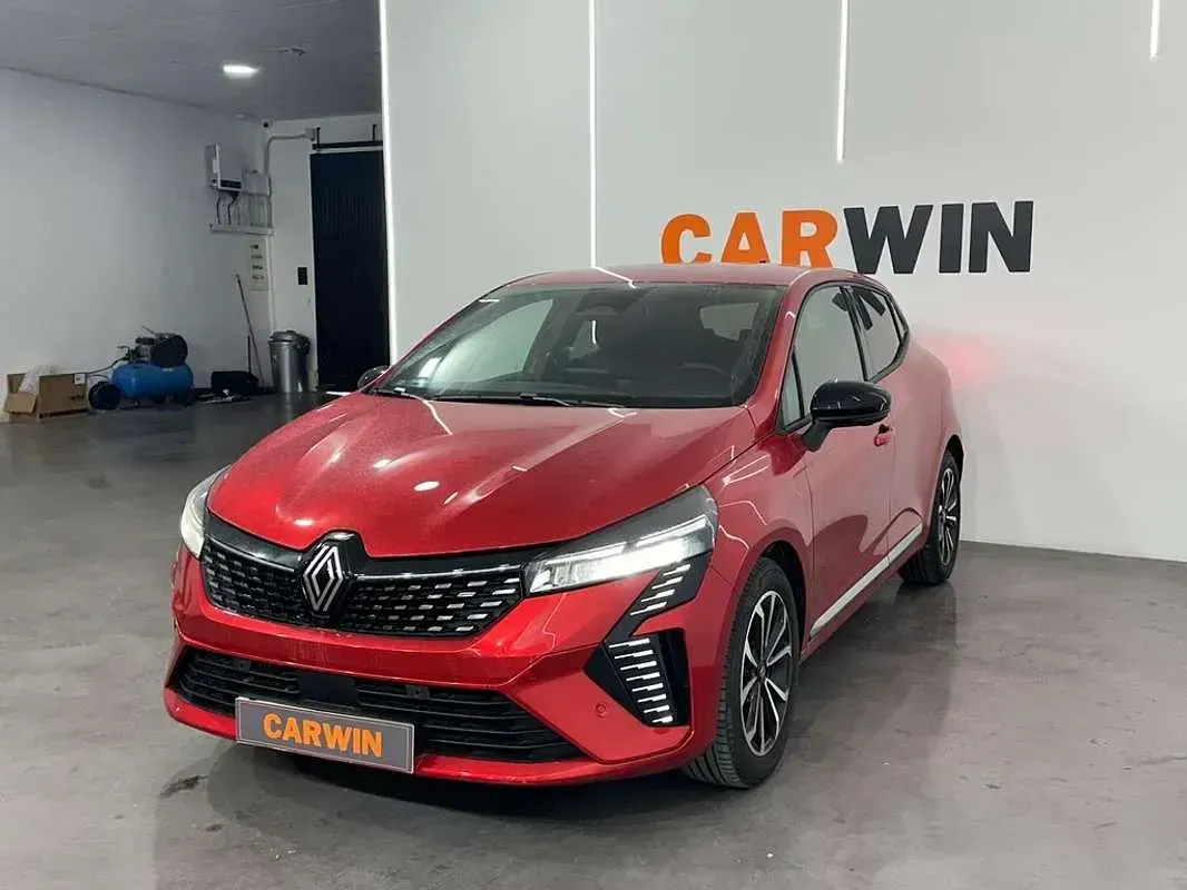Usado Renault Clio Techno 99 CV (72 kW) 2025 Rojo Utilitario