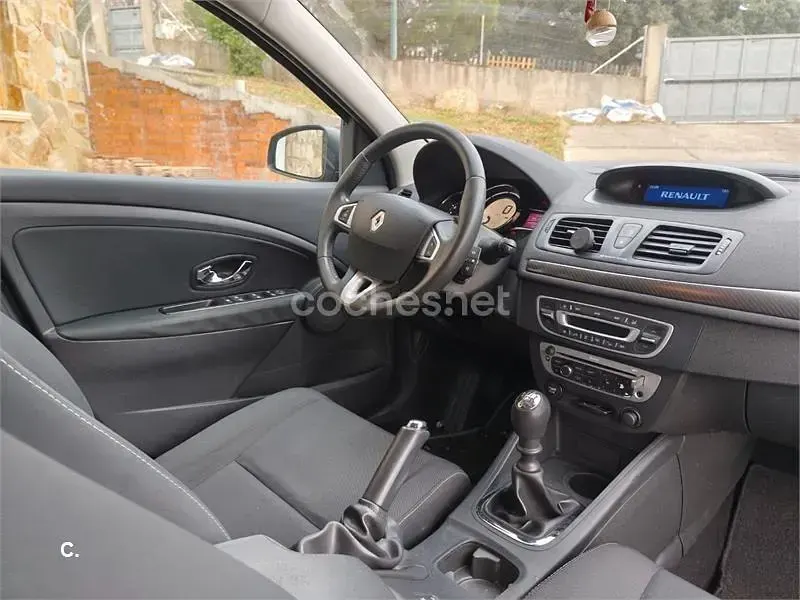 Usado Renault Mégane Authentique 110 CV (80 kW) 2012 Negro Berlina