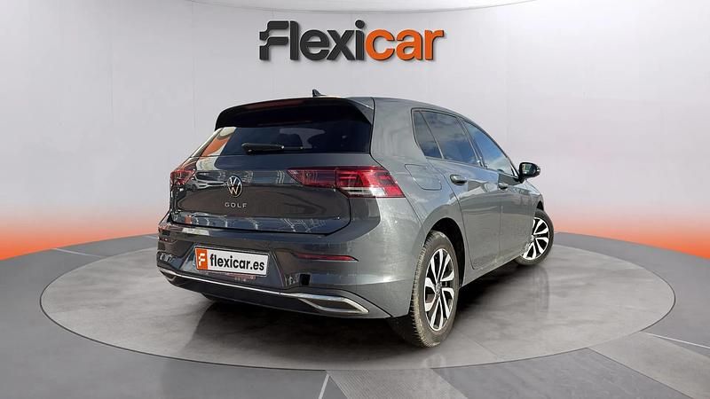 Usado VW Golf VIII 116 CV (85 kW) 2021 Gris Familiar