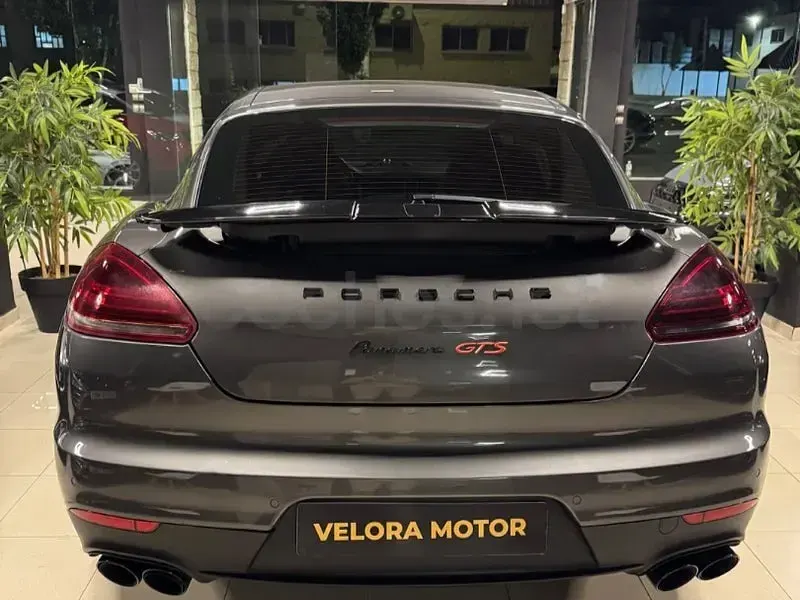 Usado Porsche Panamera 440 CV (323 kW) 2015 Gris / plata Utilitario