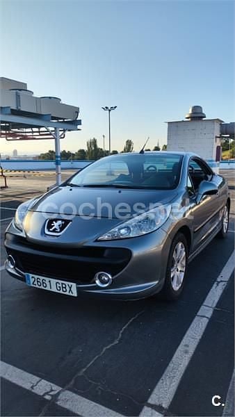 Gris / plata Usado 2008 Peugeot 207 CC Descapotable | 4500 € (Precio justo) - Imagen 1/4