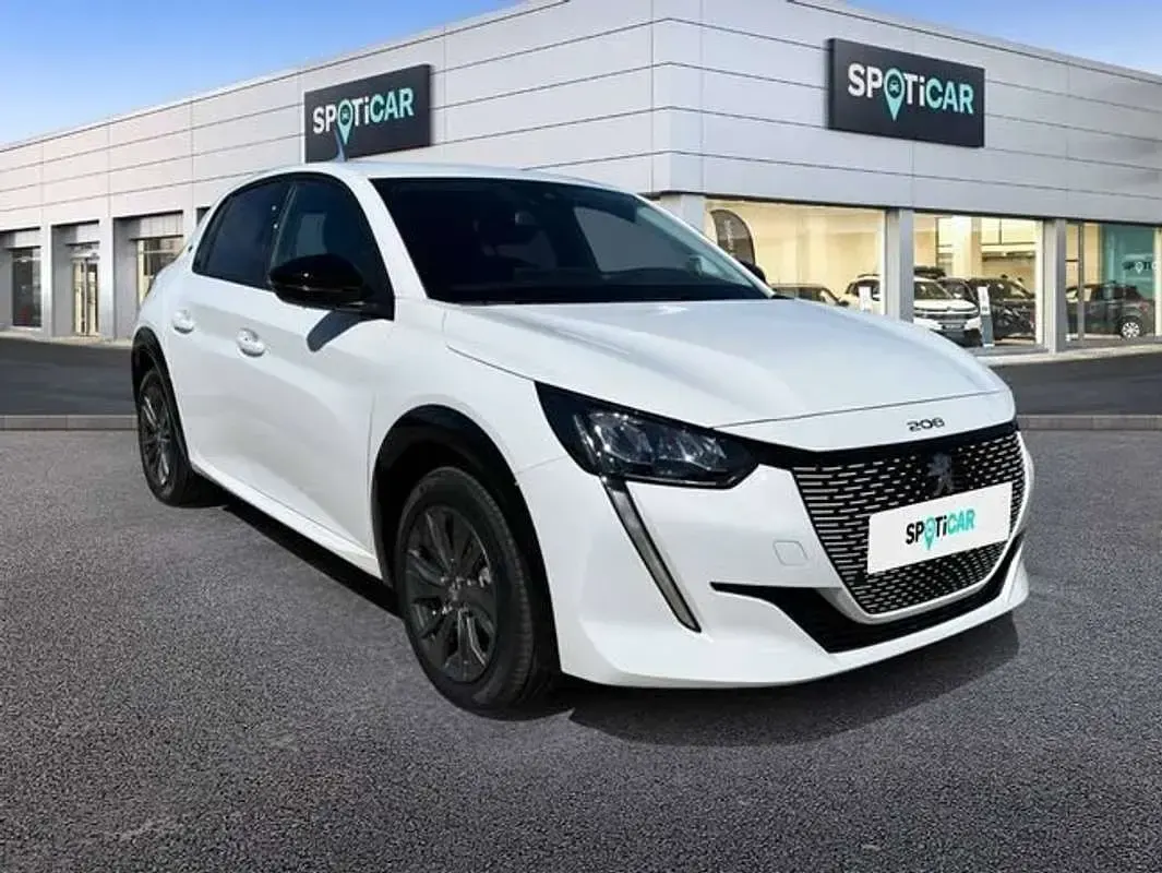 Usado Peugeot e-208 Allure 100 kW (136 CV) 2023 Blanco Utilitario