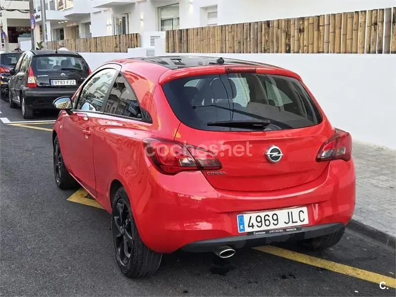 Usado Opel Corsa Selective 90 CV (66 kW) 2016 Rojo Utilitario